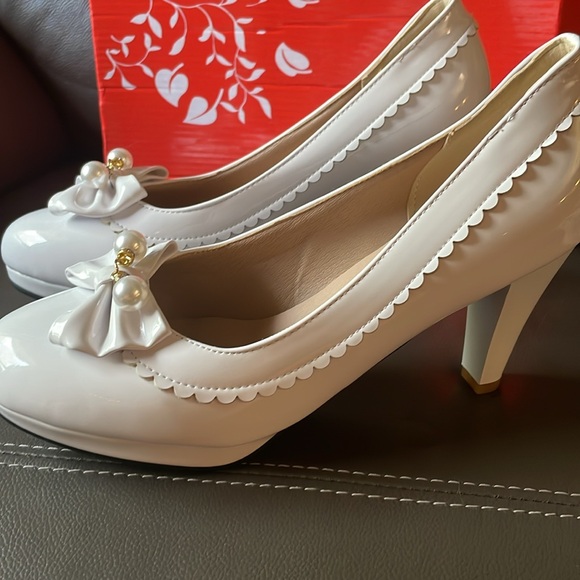 Retro Stage Brand White Heels with Pearls Size 43 fits a size 9 Women’s - Picture 7 of 12